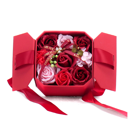 Irigo červený box s penovými kvetmi
