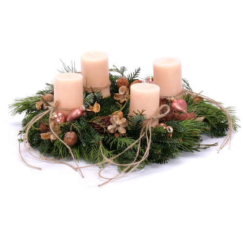 Adventný veniec zo živej čačiny marhuľové sviečky