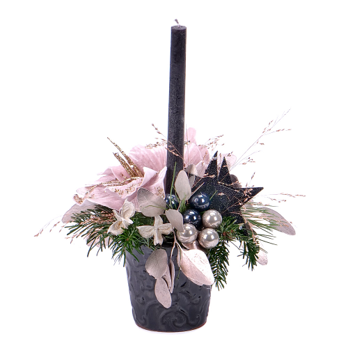 Vianočný aranžmán zo živej čačiny čierna sviečka